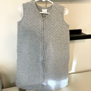 Hanna Andersson Organic Gray Wearable Blanket. 6-18M 

RETAILS FOR $60